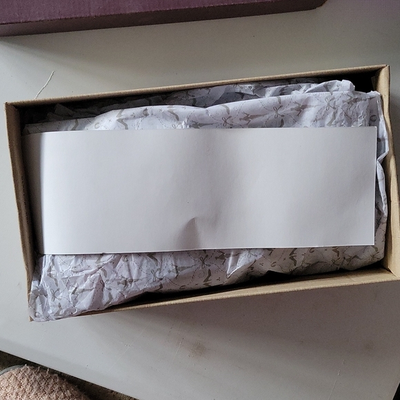 CLARKS SLIP ON SHOES - Picture 7 of 7